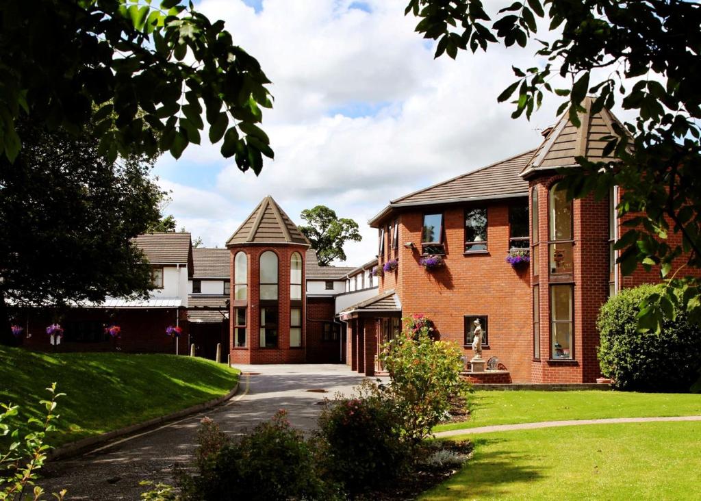 Beaufort Park Hotel in Mold